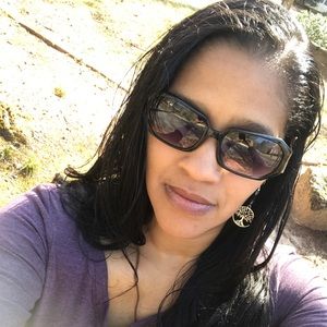 Meet your Posher, Cynthia